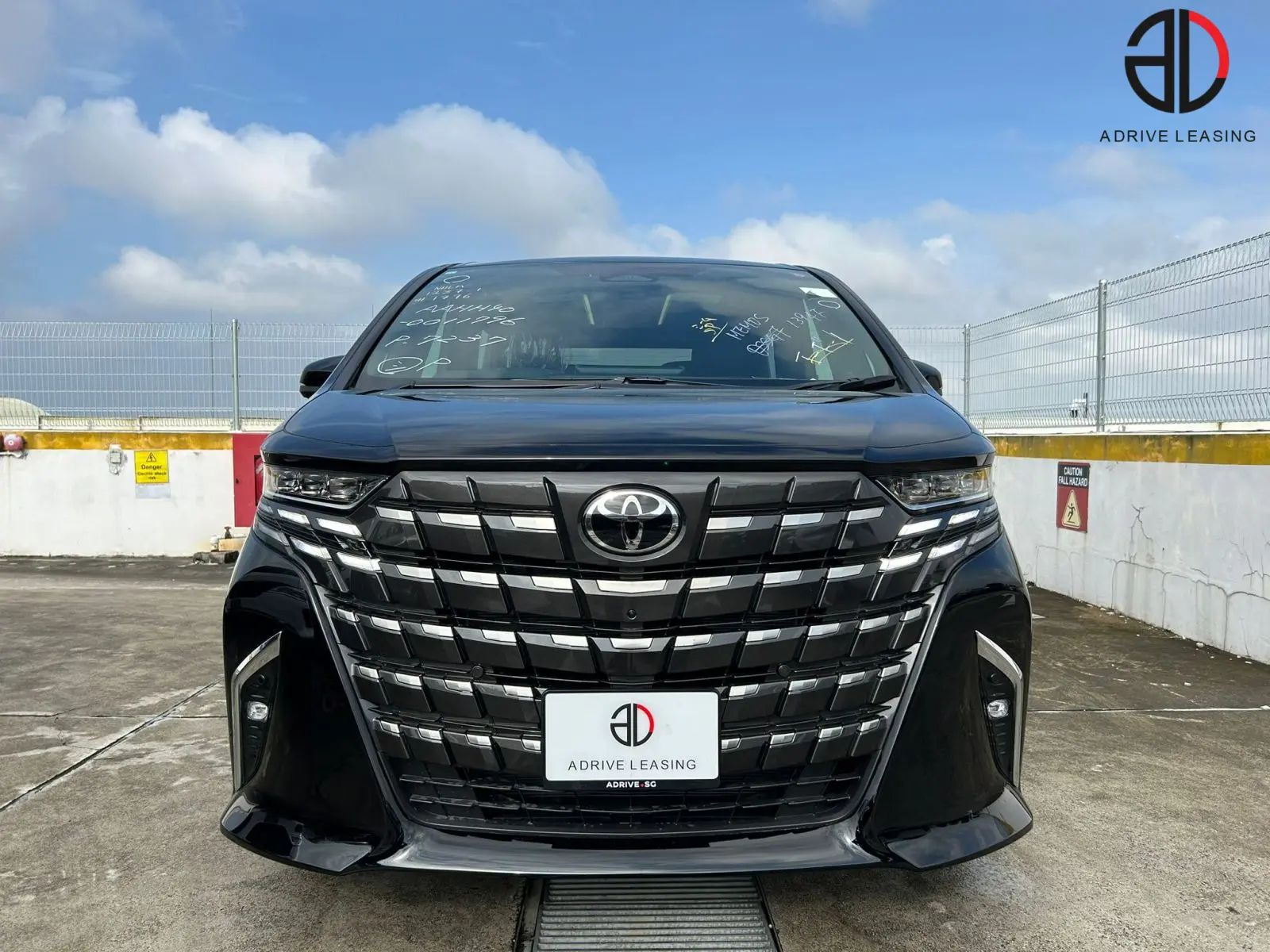 Toyota-Alphard-Hybrid-2.5-HV-Z-1