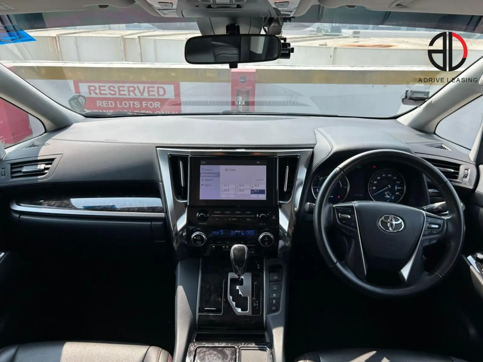 Toyota-Alphard-Hybrid-2.5A-4