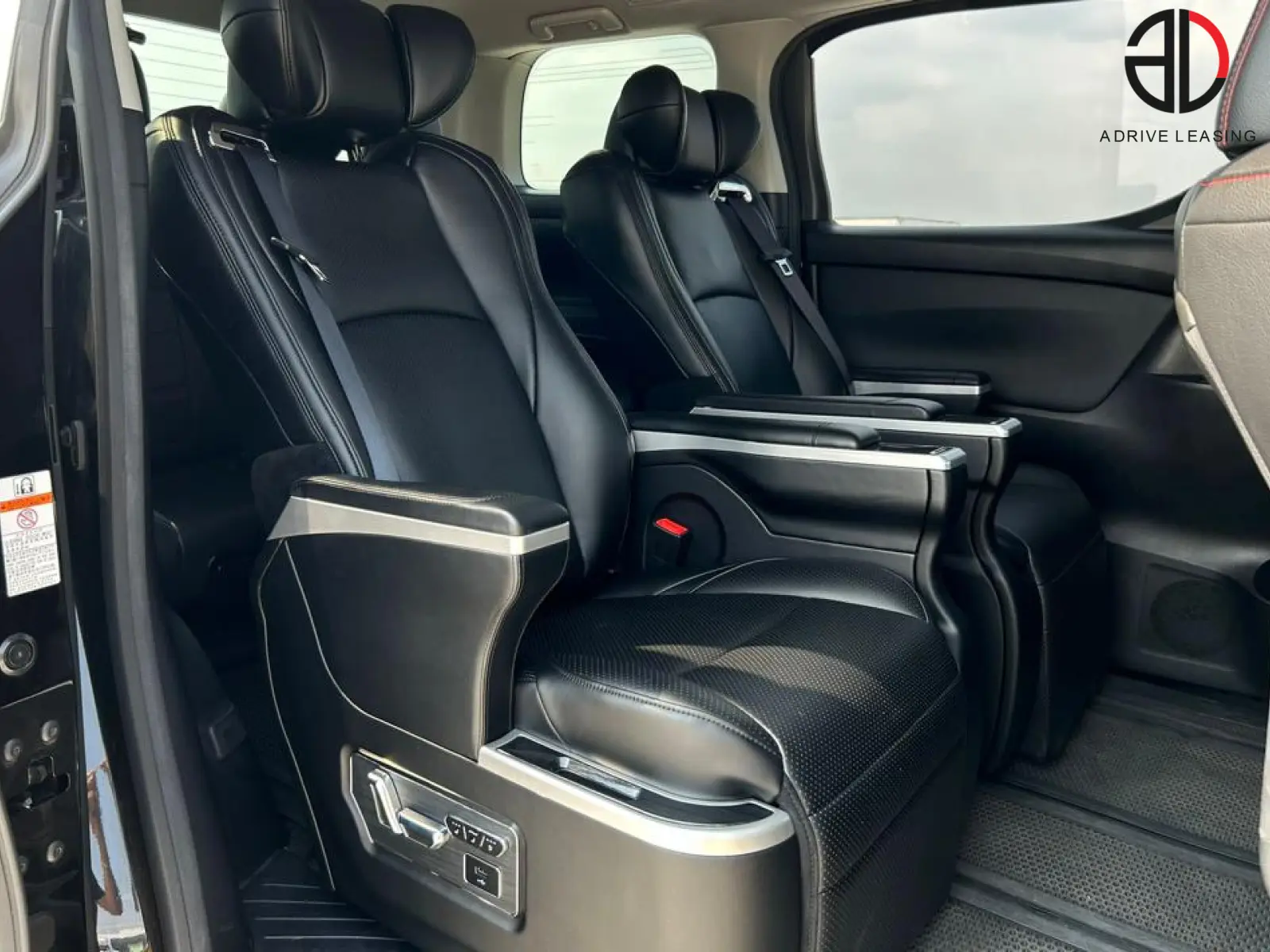 Toyota-Alphard-Hybrid-2.5A-5
