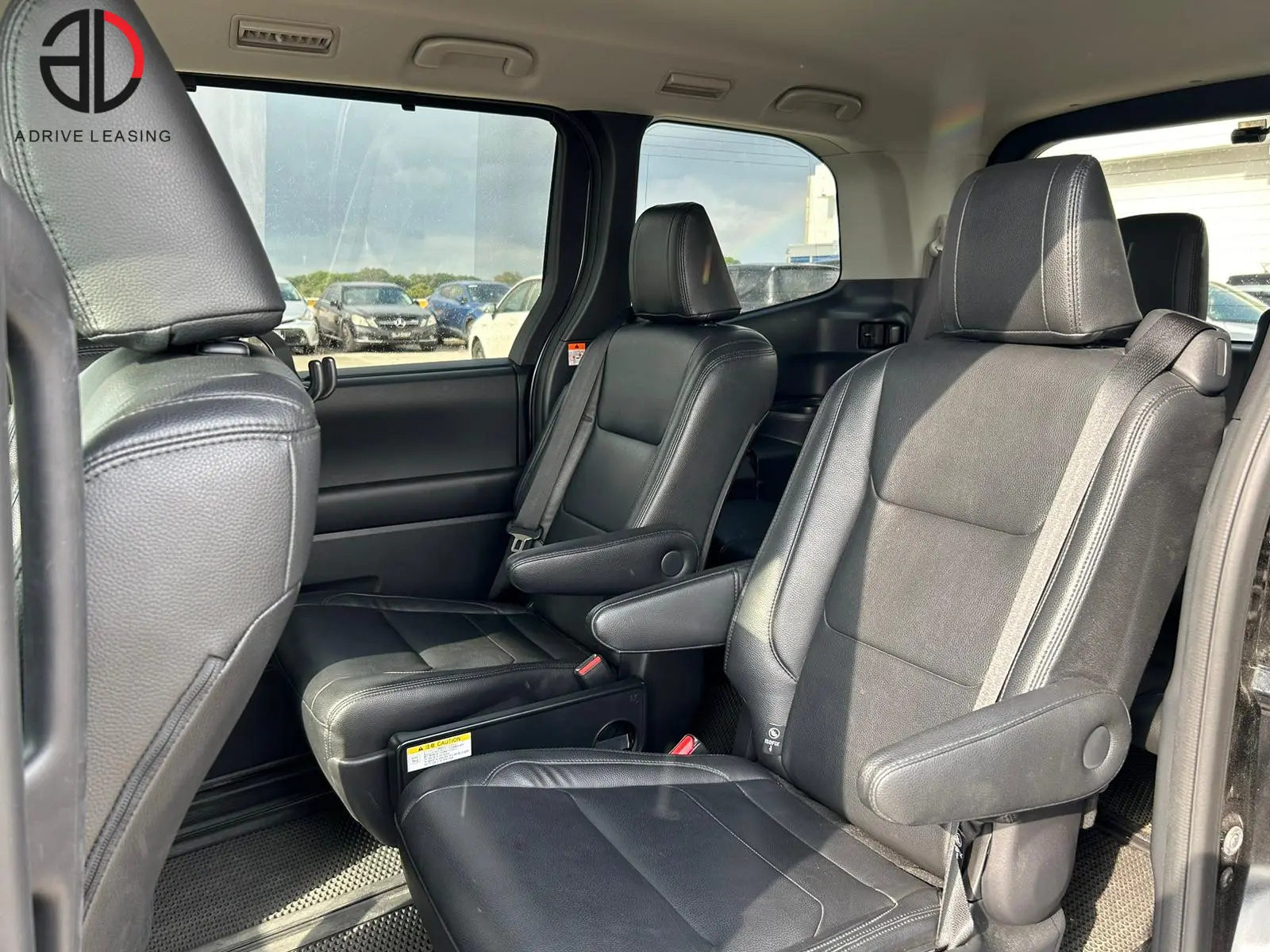 Toyota-Noah-Hybrid-1.8A-5