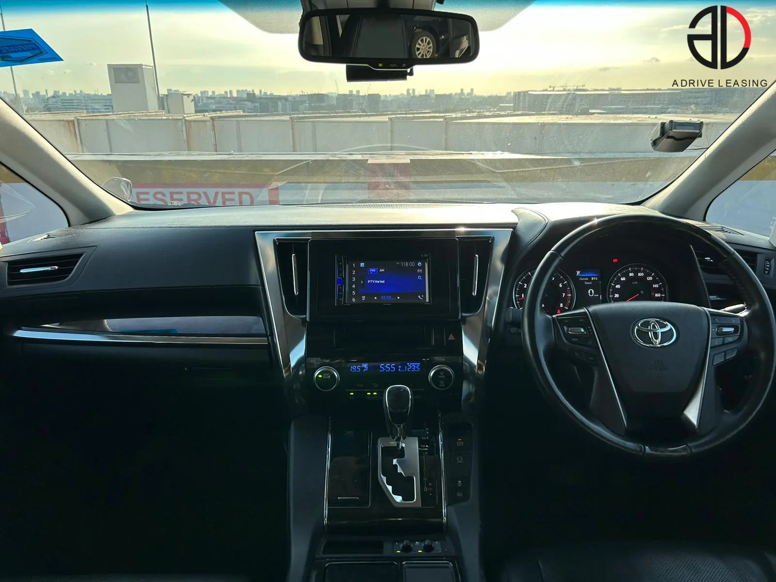 Toyota-Vellfire-2.5A-4