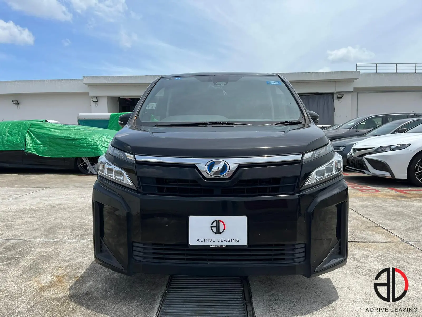 Toyota-Voxy-Hybrid-1.8A-1