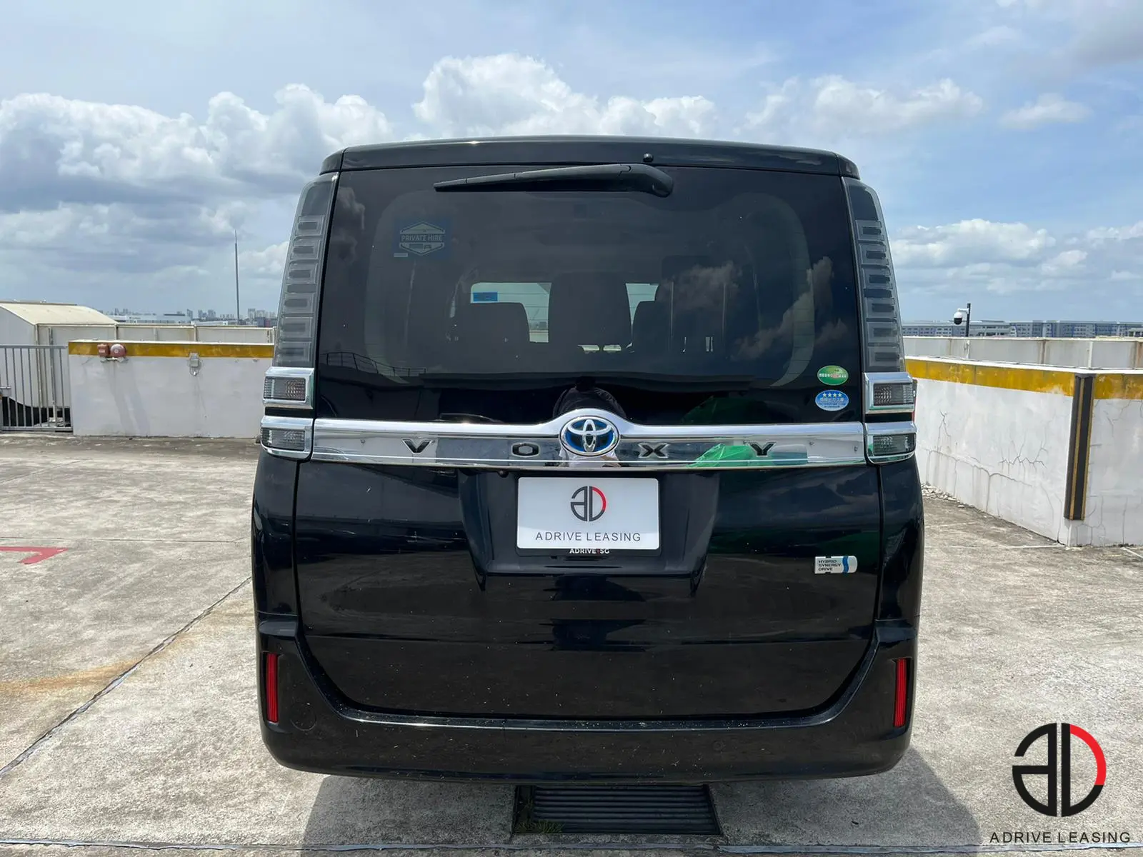 Toyota-Voxy-Hybrid-1.8A-3