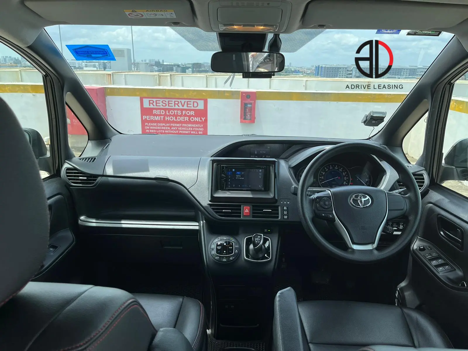Toyota-Voxy-Hybrid-1.8A-4